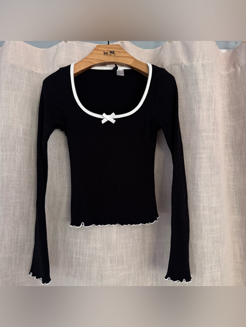 H&M black ribbed long sleeve shirt white trim with bow size small